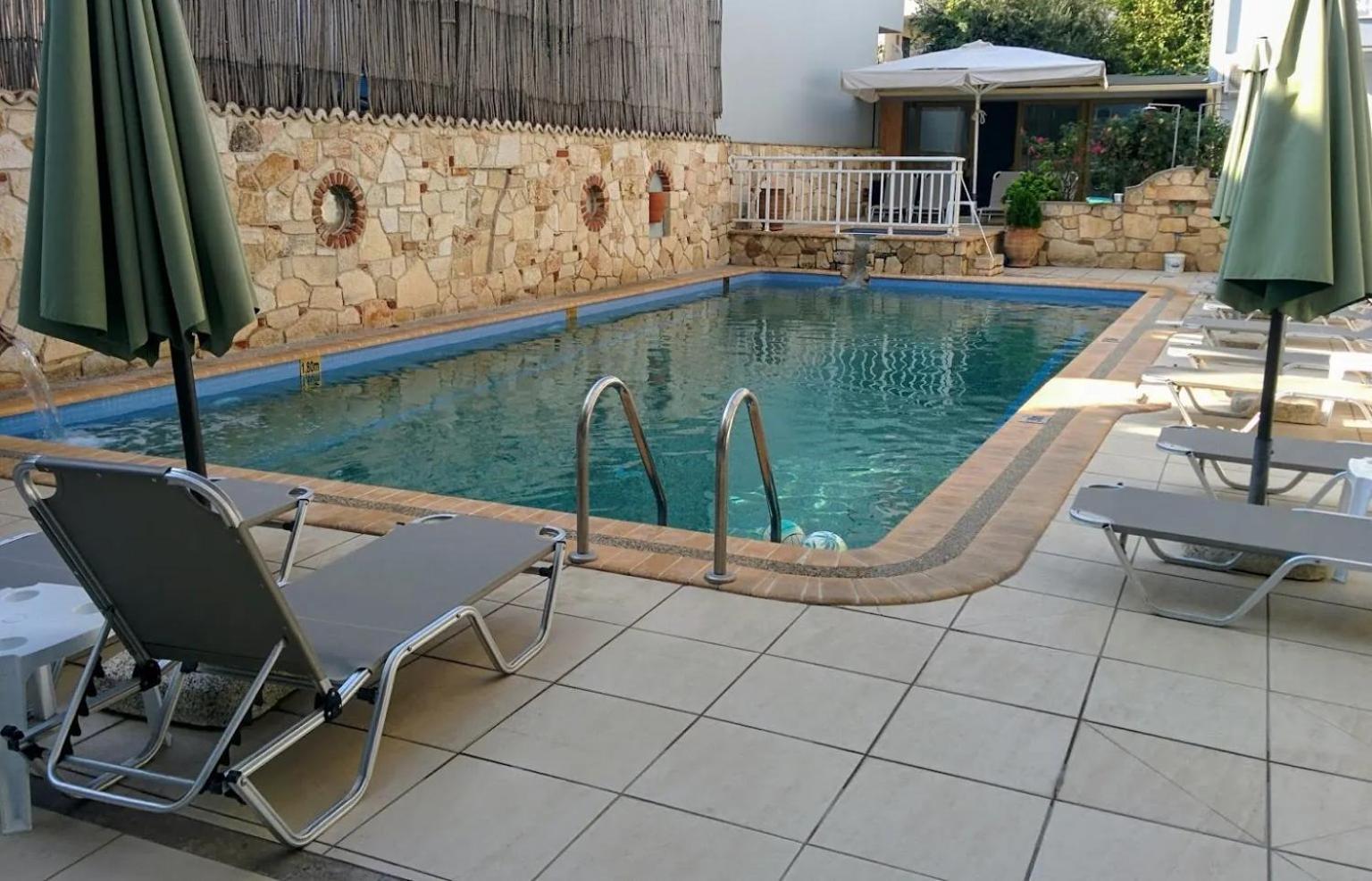Kiwi Kastle Aparthotel เนอาโฟเกีย ภายนอก รูปภาพ