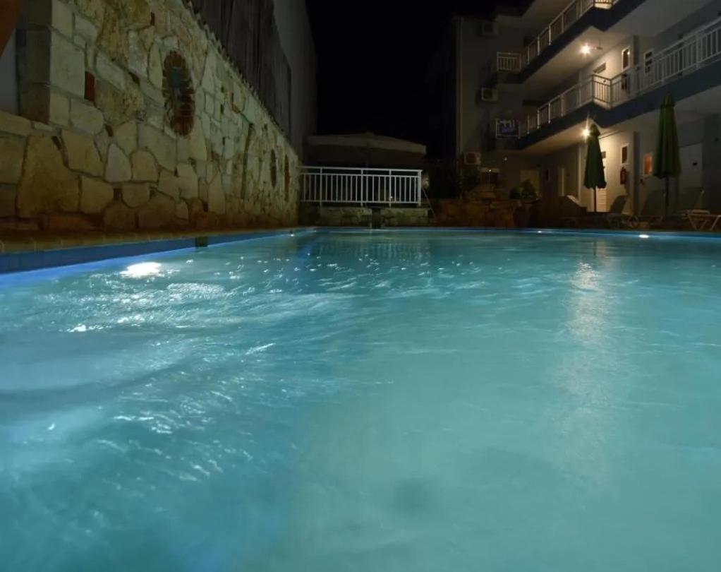 Kiwi Kastle Aparthotel เนอาโฟเกีย ภายนอก รูปภาพ