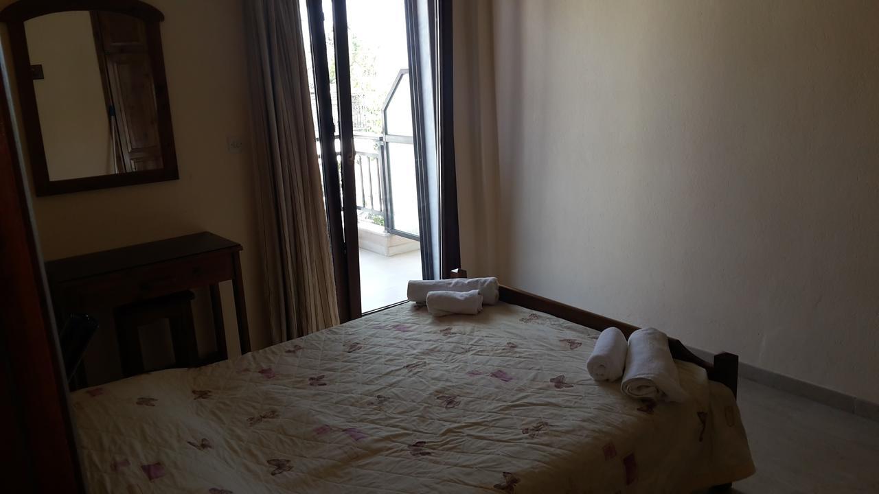Kiwi Kastle Aparthotel เนอาโฟเกีย ภายนอก รูปภาพ